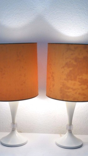 Zwei tischlampen erco - tischlampen, leuchte